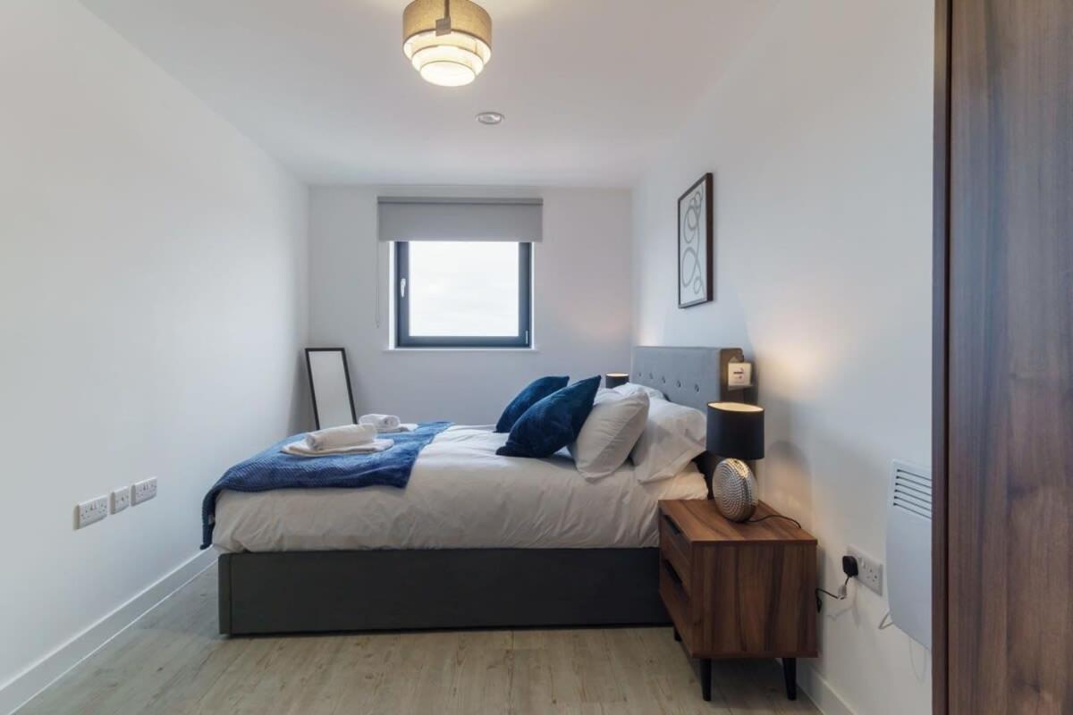 Stunning 2 Bed Apartment In Salford With Views Manchester Exterior photo