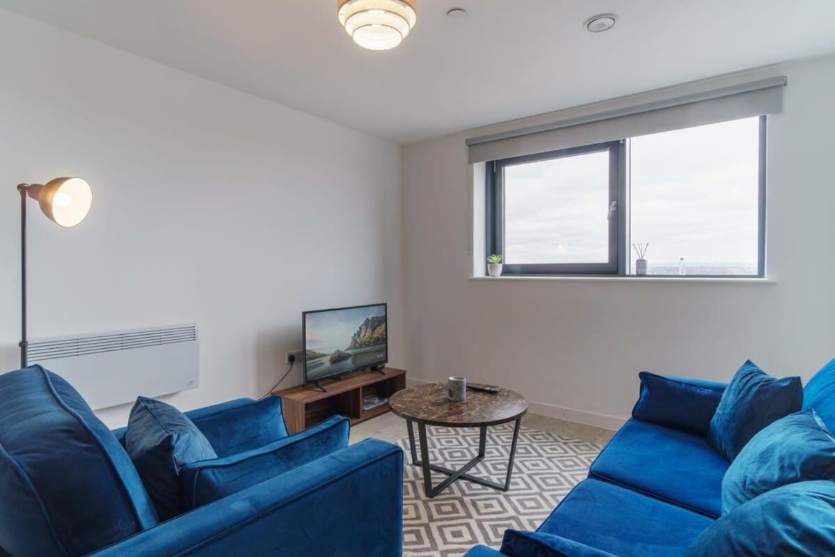 Stunning 2 Bed Apartment In Salford With Views Manchester Exterior photo