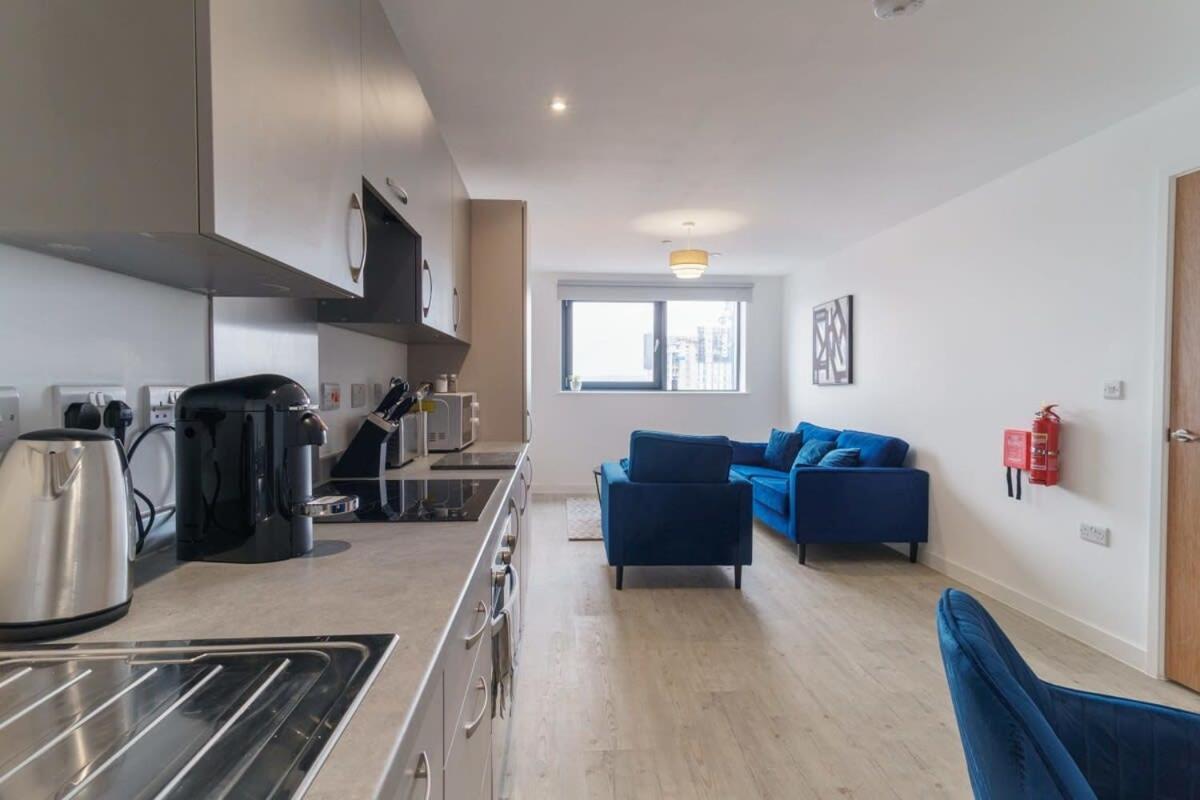 Stunning 2 Bed Apartment In Salford With Views Manchester Exterior photo