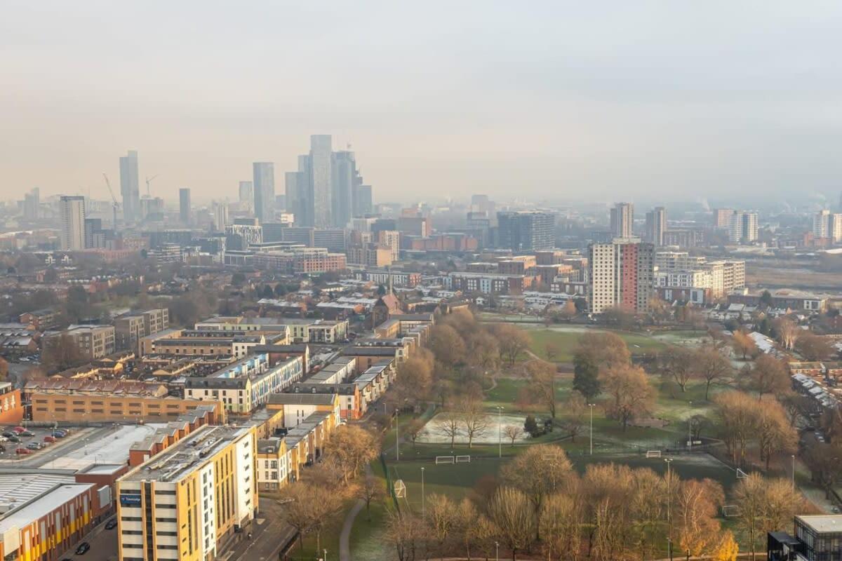 Stunning 2 Bed Apartment In Salford With Views Manchester Exterior photo